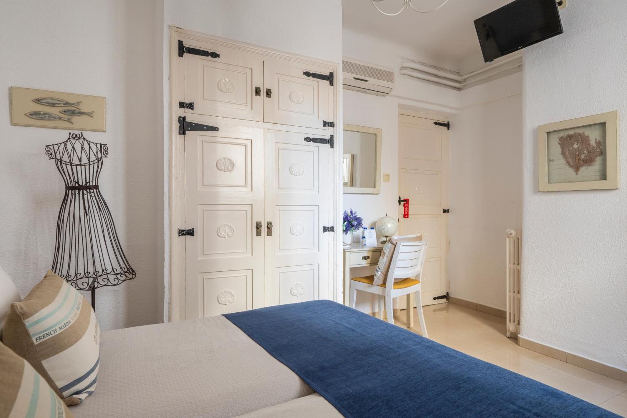Economy Double or Twin Room,1679580105:JPEG